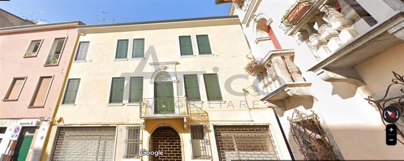 negozio in vendita a Rovigo in zona Centro Storico