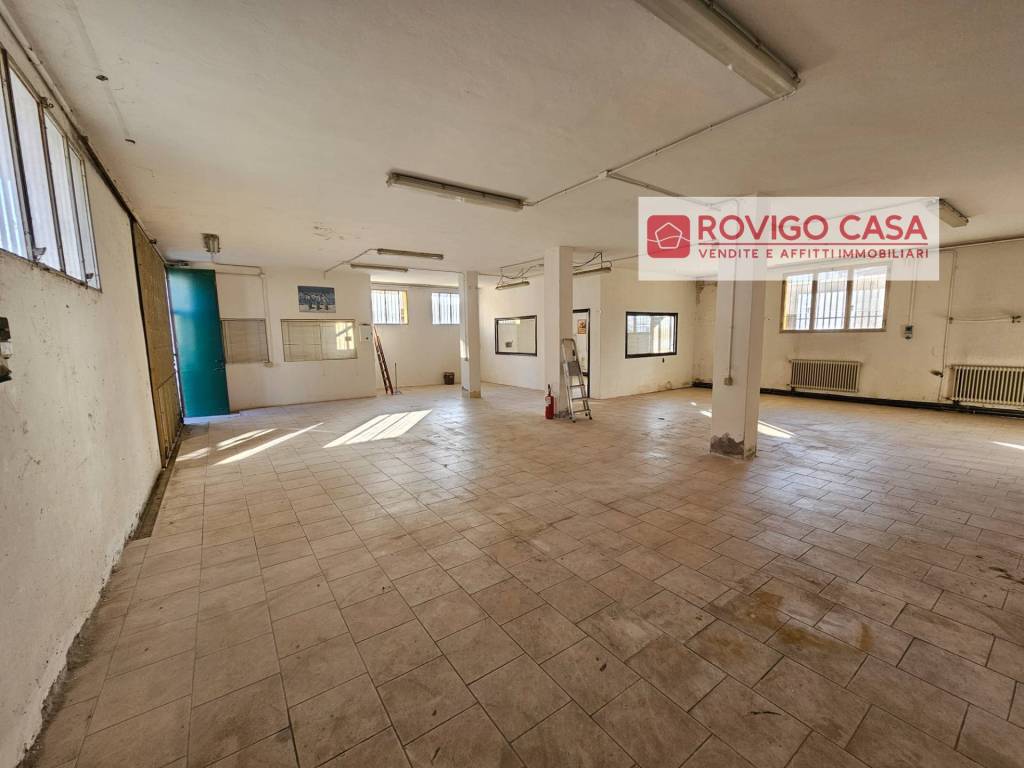 locale commerciale in vendita a Rovigo in zona Centro Storico