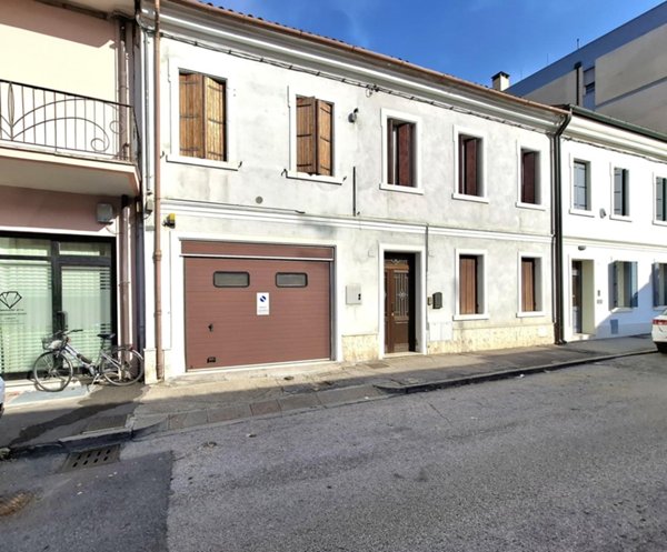 casa semindipendente in vendita a Rovigo in zona Centro Storico