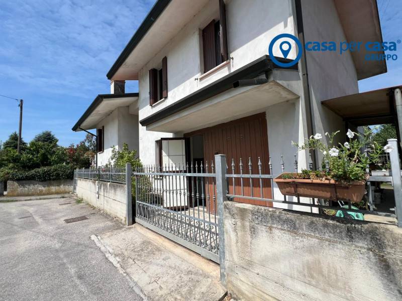 casa indipendente in vendita a Rovigo in zona Borsea