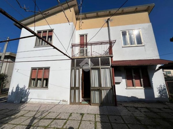 casa indipendente in vendita a Rovigo in zona Concadirame
