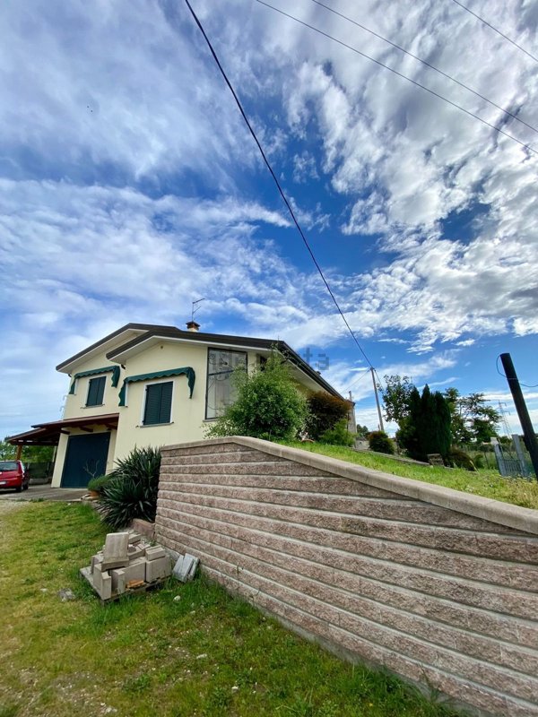 casa indipendente in vendita a Rovigo in zona Sant'Apollinare