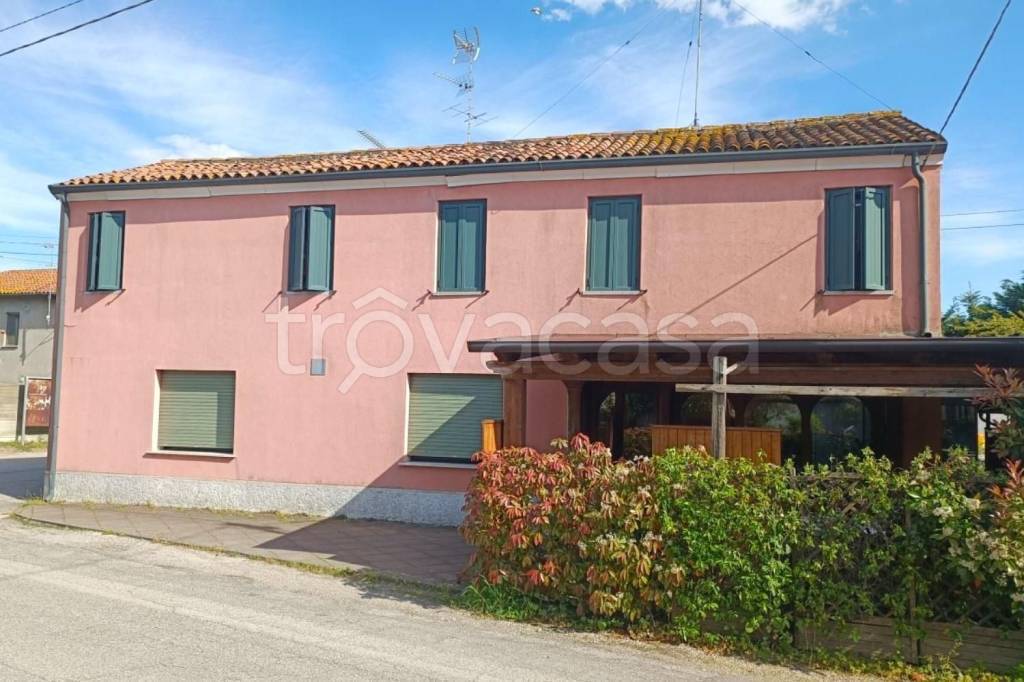 negozio in vendita a Rovigo in zona Concadirame