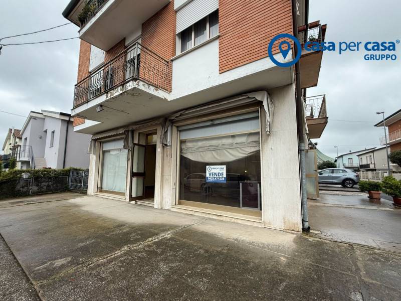 negozio in vendita a Rovigo in zona Tassina