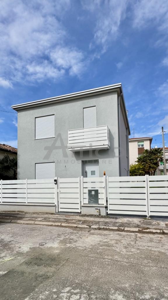 casa indipendente in vendita a Rovigo in zona Centro Storico