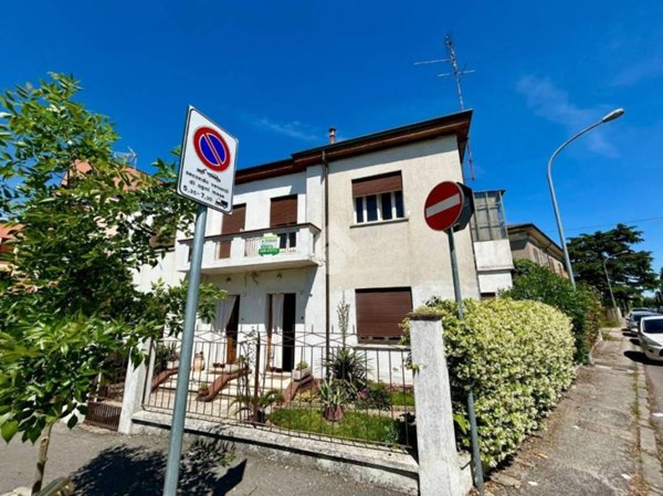 casa indipendente in vendita a Rovigo in zona Commenda