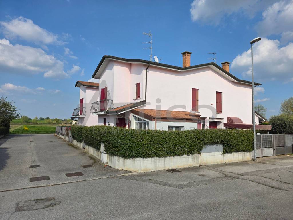 casa indipendente in vendita a Rovigo in zona Sarzano/Cantonazzo
