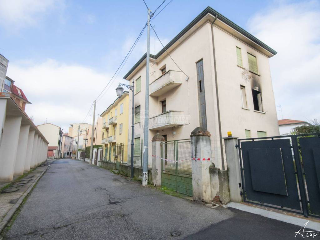 casa indipendente in vendita a Rovigo in zona Centro Storico