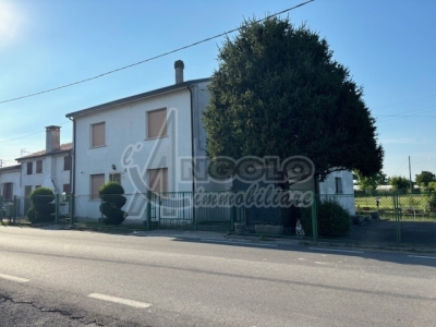 casa indipendente in vendita a Rovigo in zona Centro Storico