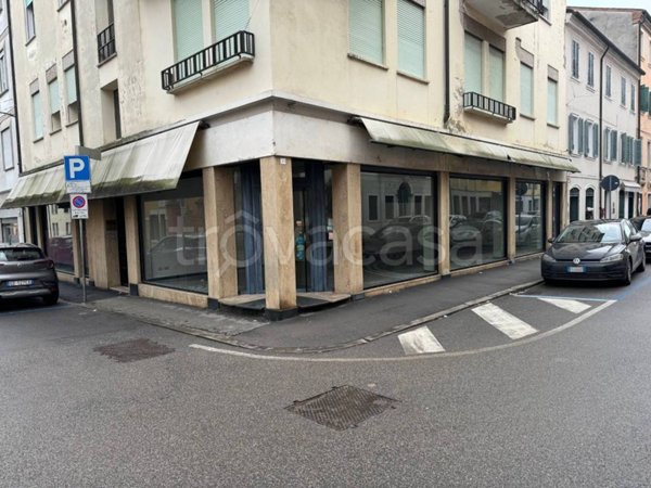 negozio in vendita a Rovigo