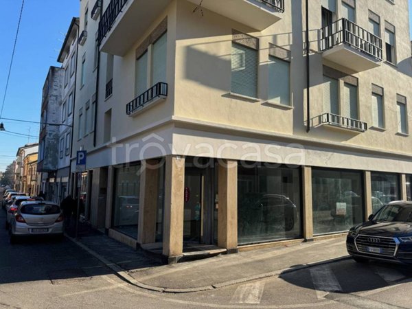 negozio in vendita a Rovigo