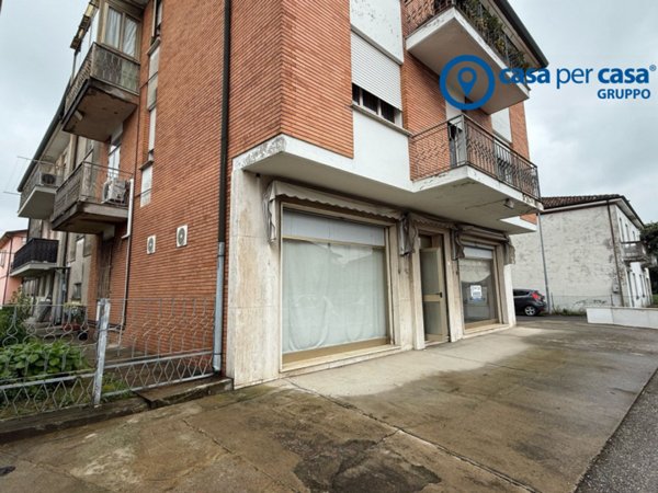 negozio in vendita a Rovigo in zona Tassina
