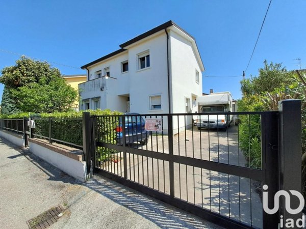 casa indipendente in vendita a Rovigo in zona Sant'Apollinare