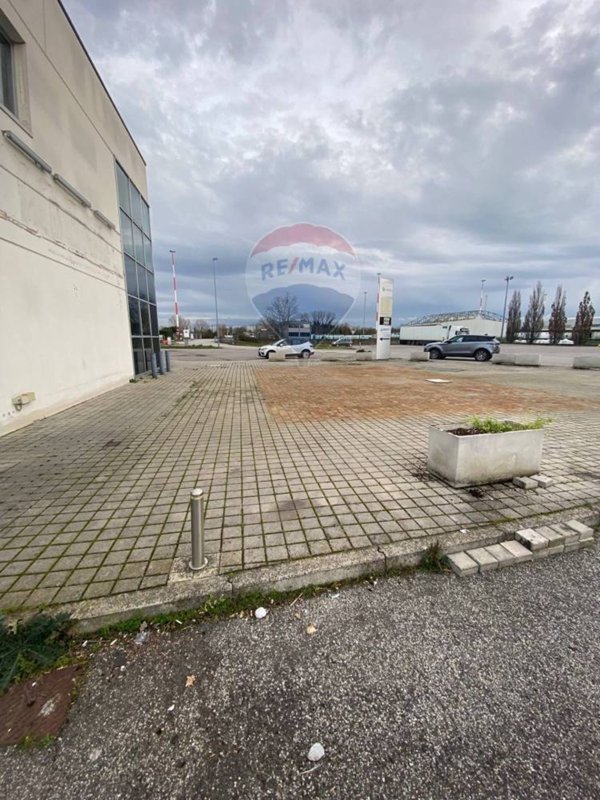locale commerciale in vendita a Rovigo