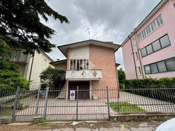 casa indipendente in vendita a Rovigo in zona Commenda