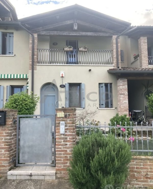 casa indipendente in vendita a Rovigo in zona San Pio X