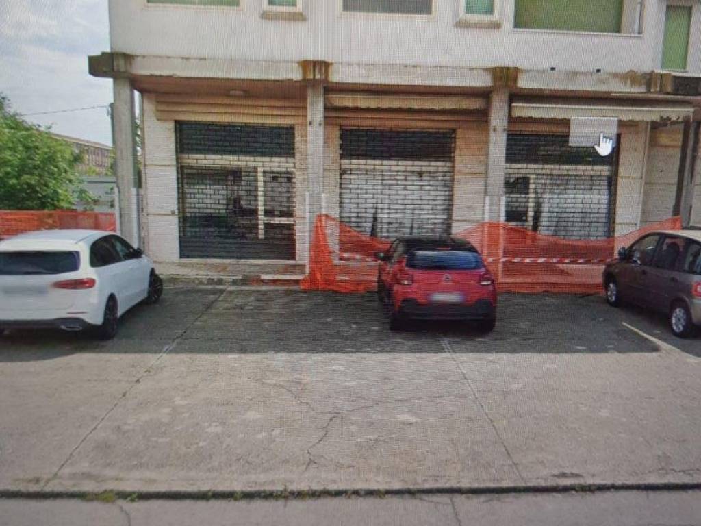 negozio in vendita a Rovigo in zona Commenda