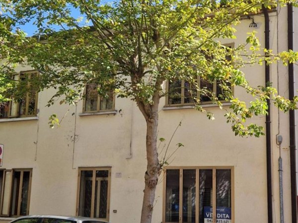 casa indipendente in vendita a Rovigo in zona Commenda