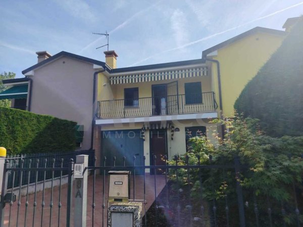 casa indipendente in vendita a Rovigo in zona Concadirame