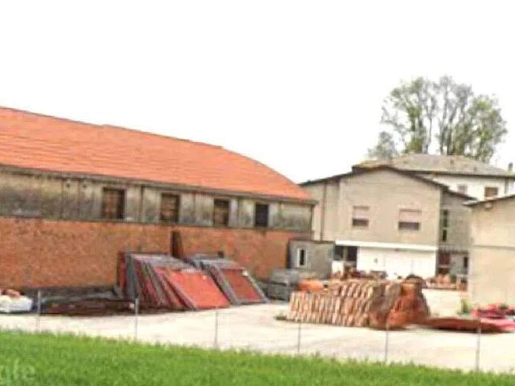 locale commerciale in vendita a Rovigo in zona Centro Storico
