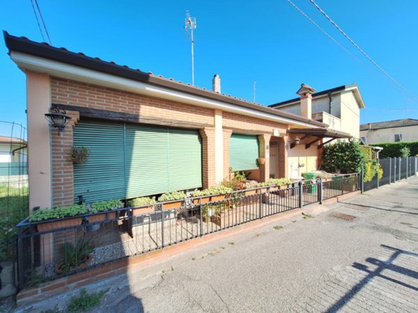 casa indipendente in vendita a Rovigo in zona Granzette