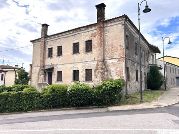 casa indipendente in vendita a Rovigo in zona Centro Storico
