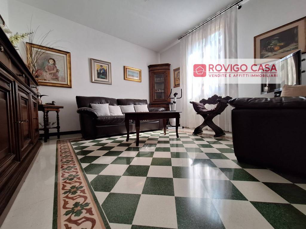 casa indipendente in vendita a Rovigo in zona Centro Storico