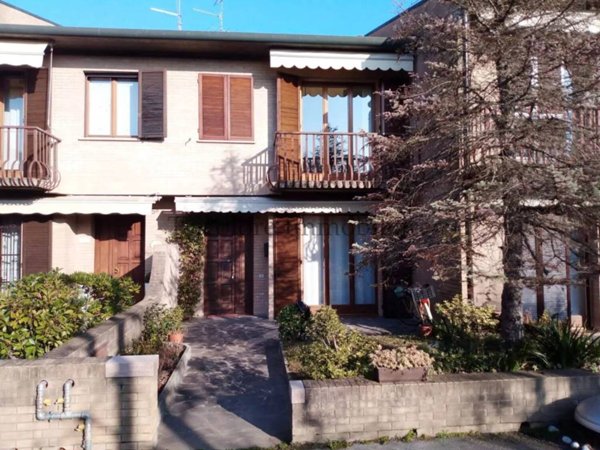 casa indipendente in vendita a Rovigo in zona Commenda