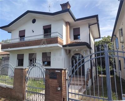 casa indipendente in vendita a Rovigo in zona San Pio X