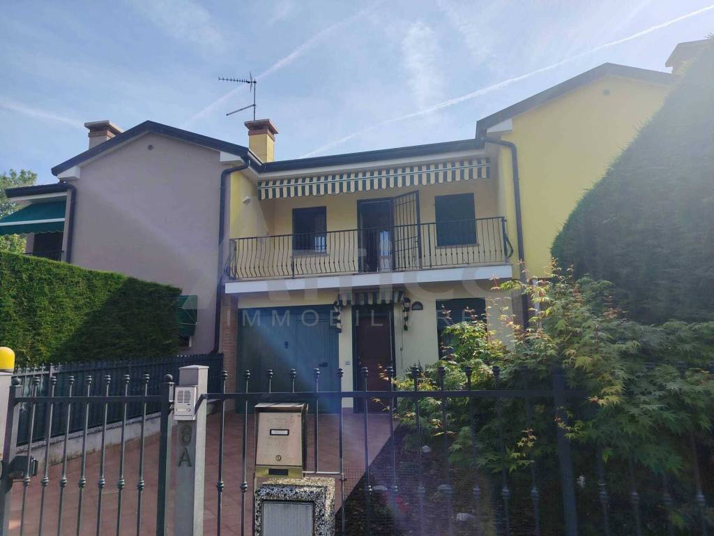 casa indipendente in vendita a Rovigo in zona Concadirame