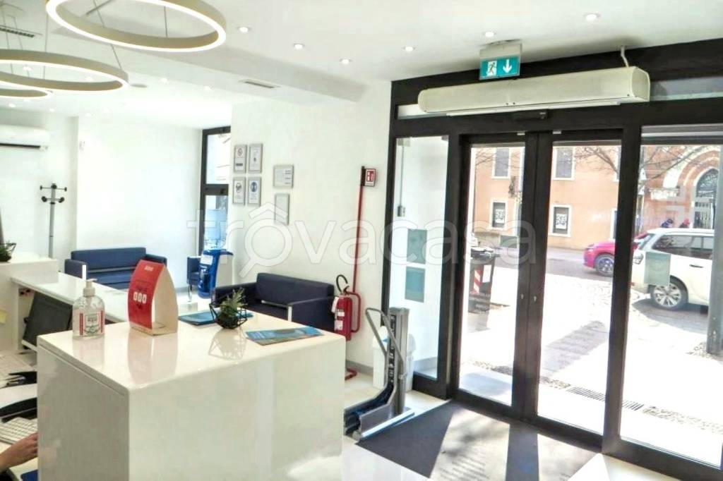 negozio in vendita a Rovigo in zona Centro Storico