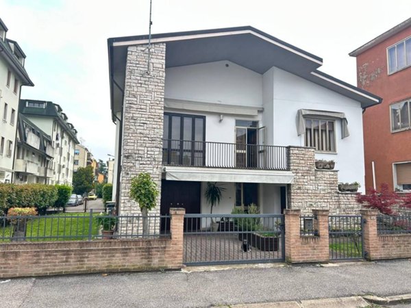casa indipendente in vendita a Rovigo in zona Commenda
