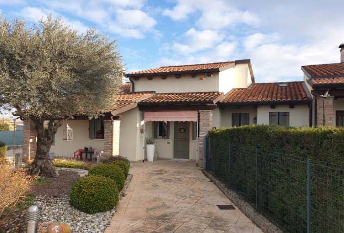 casa indipendente in vendita a Rovigo in zona Mardimago