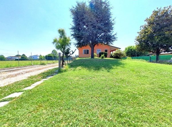 casa indipendente in vendita a Rovigo in zona Mardimago