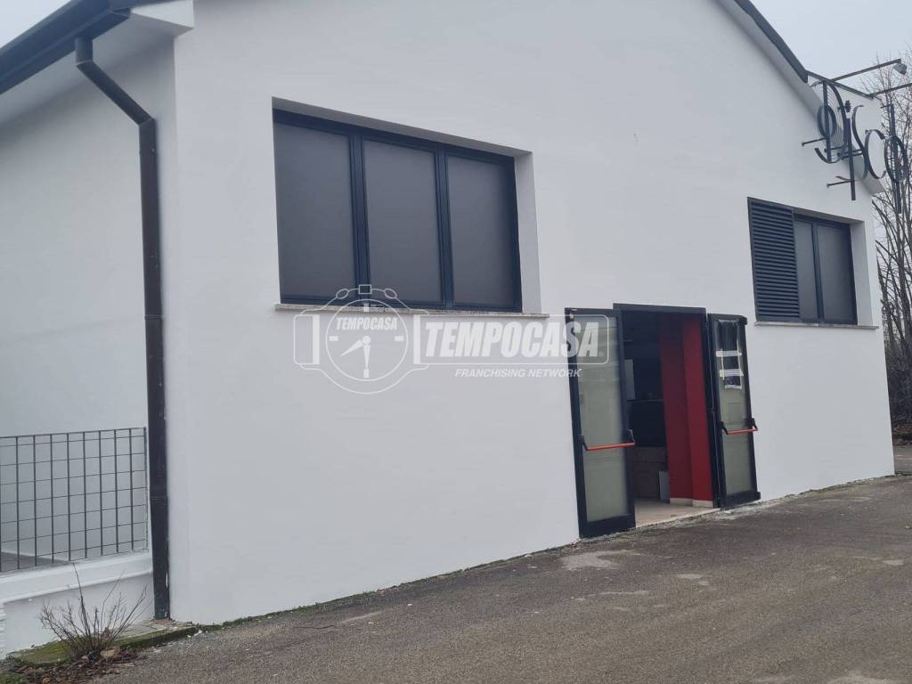 locale commerciale in vendita a Rovigo in zona Borsea