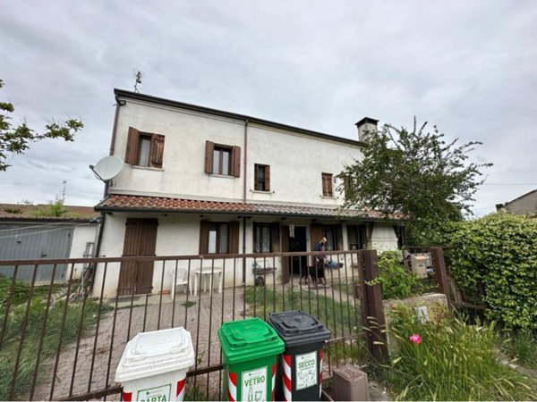 casa indipendente in vendita a Rovigo in zona Sant'Apollinare