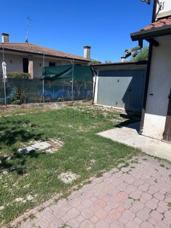 casa indipendente in vendita a Rovigo in zona Sant'Apollinare