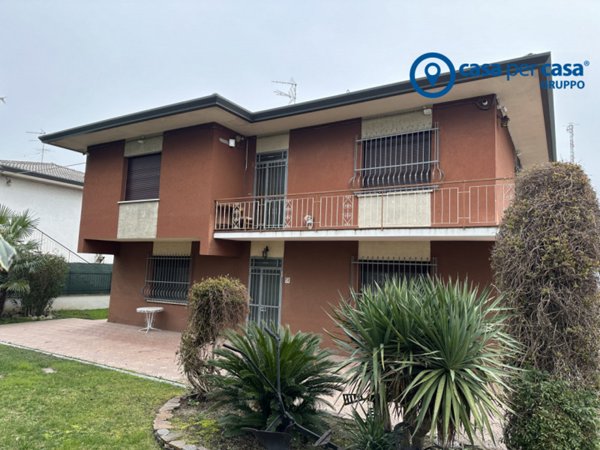 casa indipendente in vendita a Rovigo in zona Centro Storico