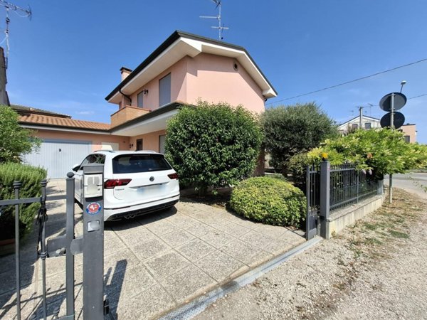 casa indipendente in vendita a Rovigo in zona Sarzano/Cantonazzo