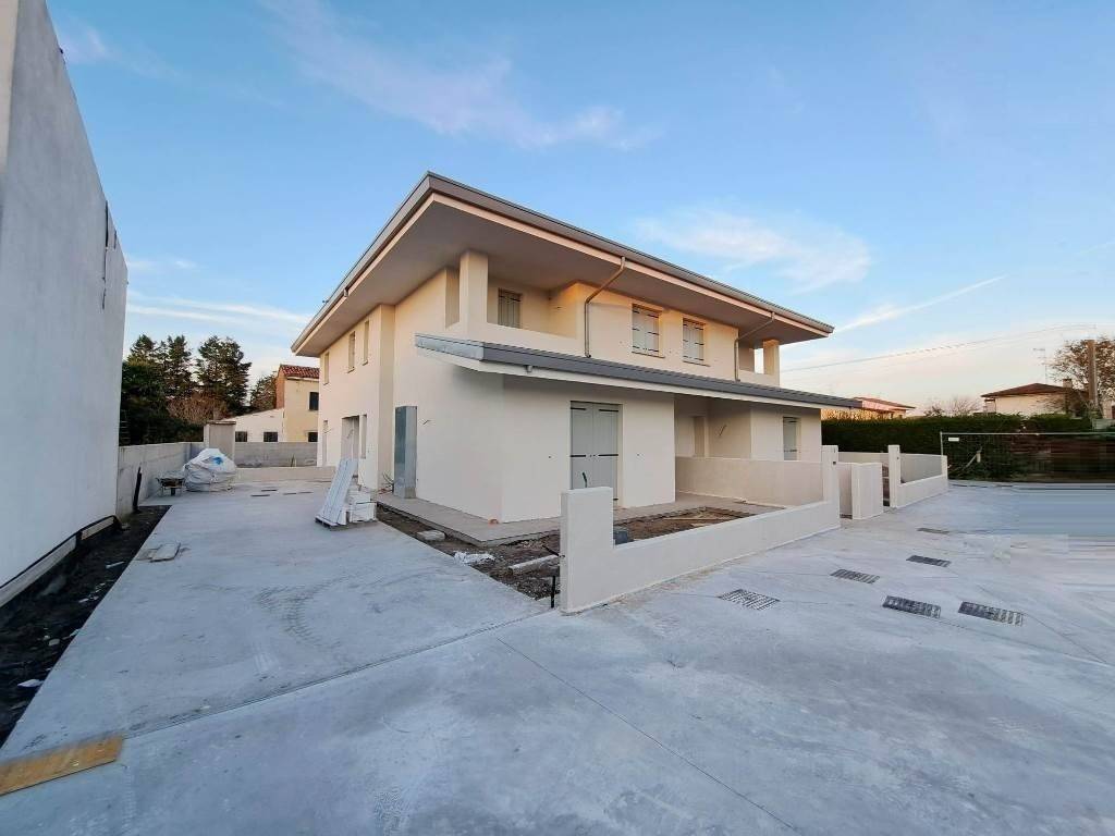 casa indipendente in vendita a Rovigo in zona Concadirame