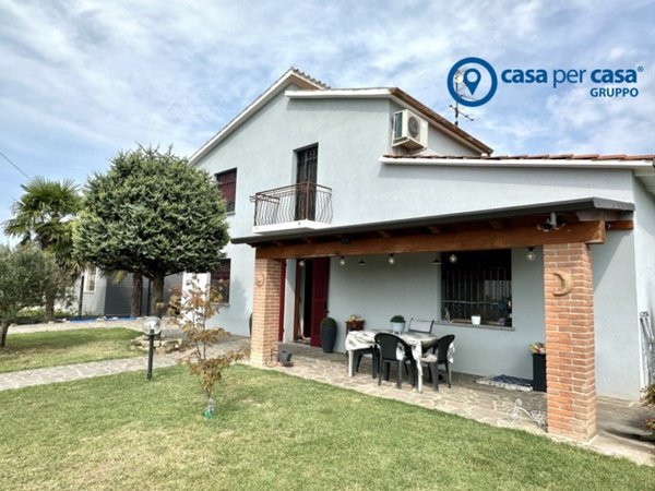 casa indipendente in vendita a Rovigo in zona Concadirame