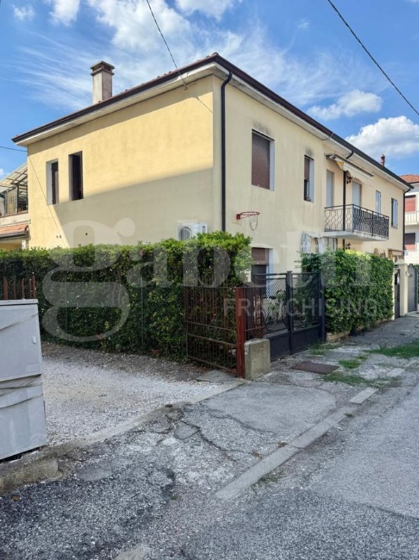 casa indipendente in vendita a Rovigo in zona Centro Storico