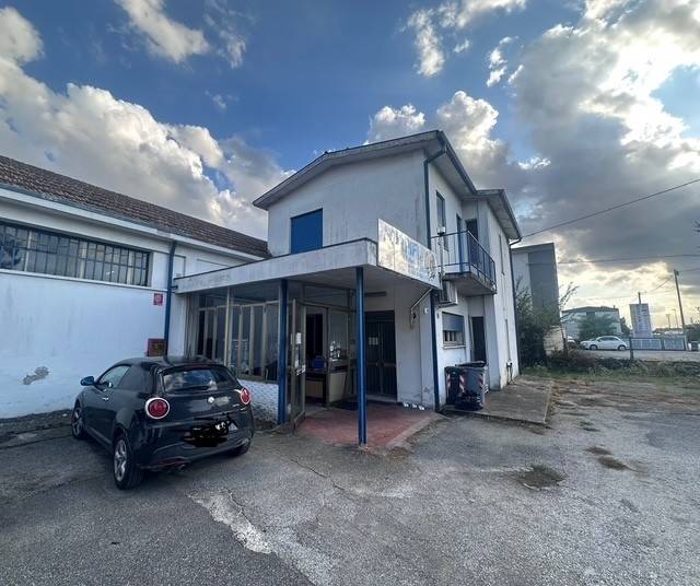 locale commerciale in vendita a Rovigo