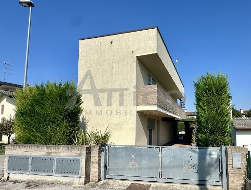 casa indipendente in vendita a Rovigo in zona Sant'Apollinare