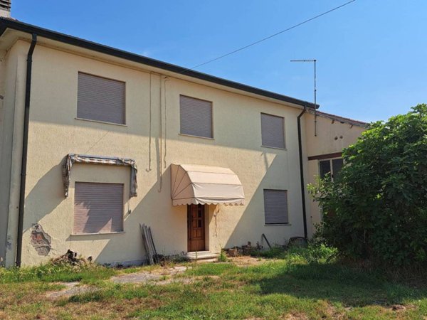 casa indipendente in vendita a Rovigo in zona Roverdicrè
