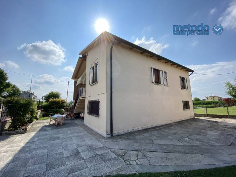 casa indipendente in vendita a Rovigo in zona Buso