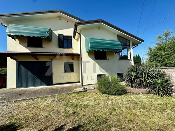 casa indipendente in vendita a Rovigo in zona Sant'Apollinare