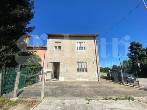 casa indipendente in vendita a Rovigo in zona Sant'Apollinare