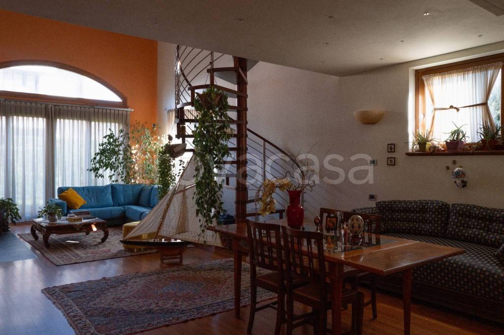 casa indipendente in vendita a Rovigo in zona Commenda