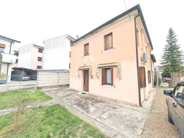 casa indipendente in vendita a Rovigo in zona Tassina
